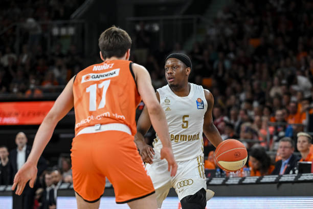 何强敌时都 何强敌时都