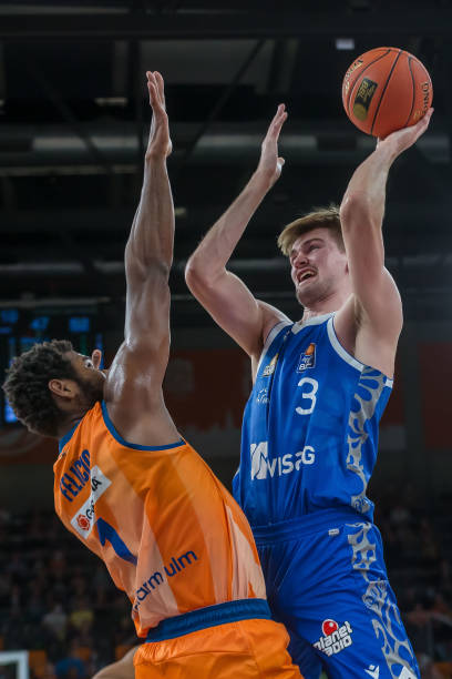 与防守中坚 与防守中坚