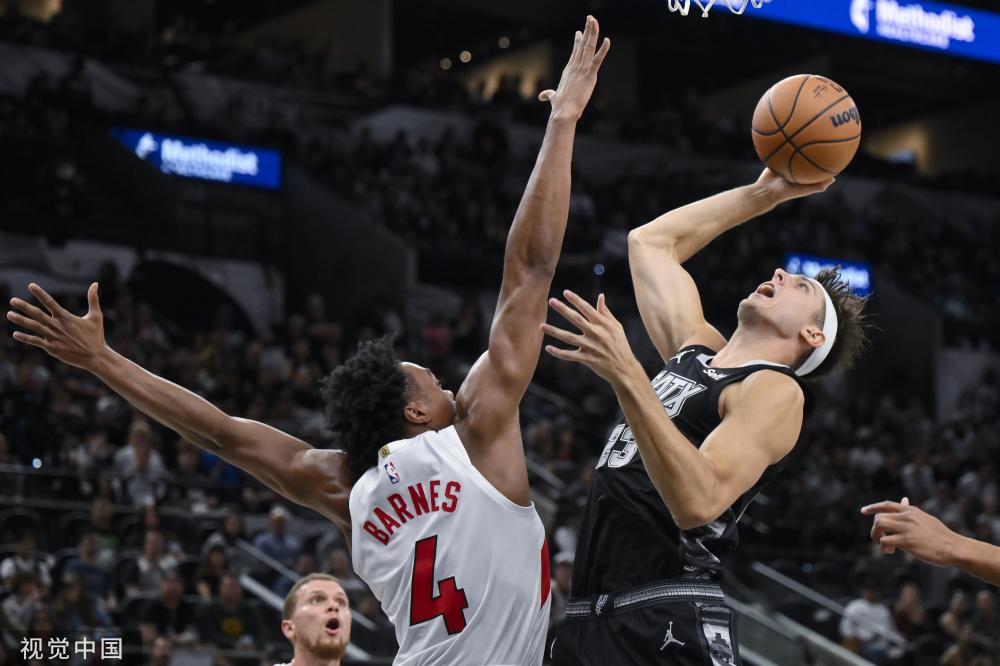 球场上耀眼 球场上耀眼